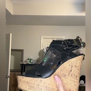 Guess Platform Heels Size 10 Nwt black/tan